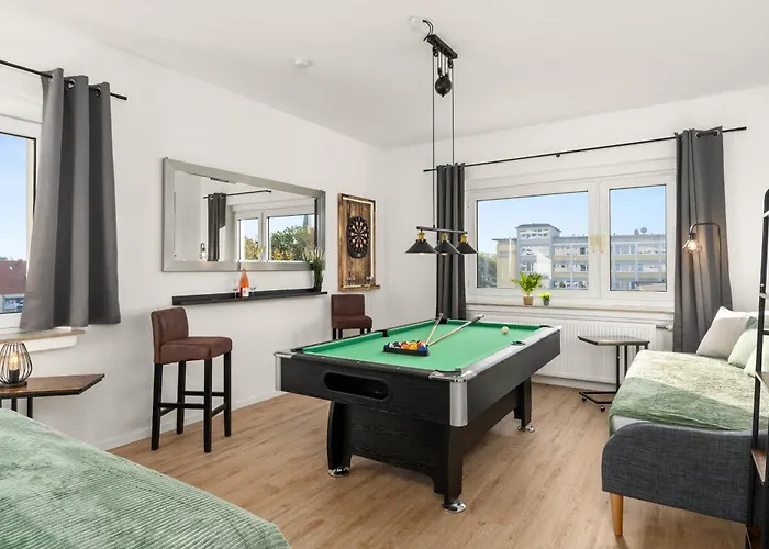 Homely-Apartment Manhattanart, Zentral, Parkplatz, Billard,Ps4, Dart, Balkon