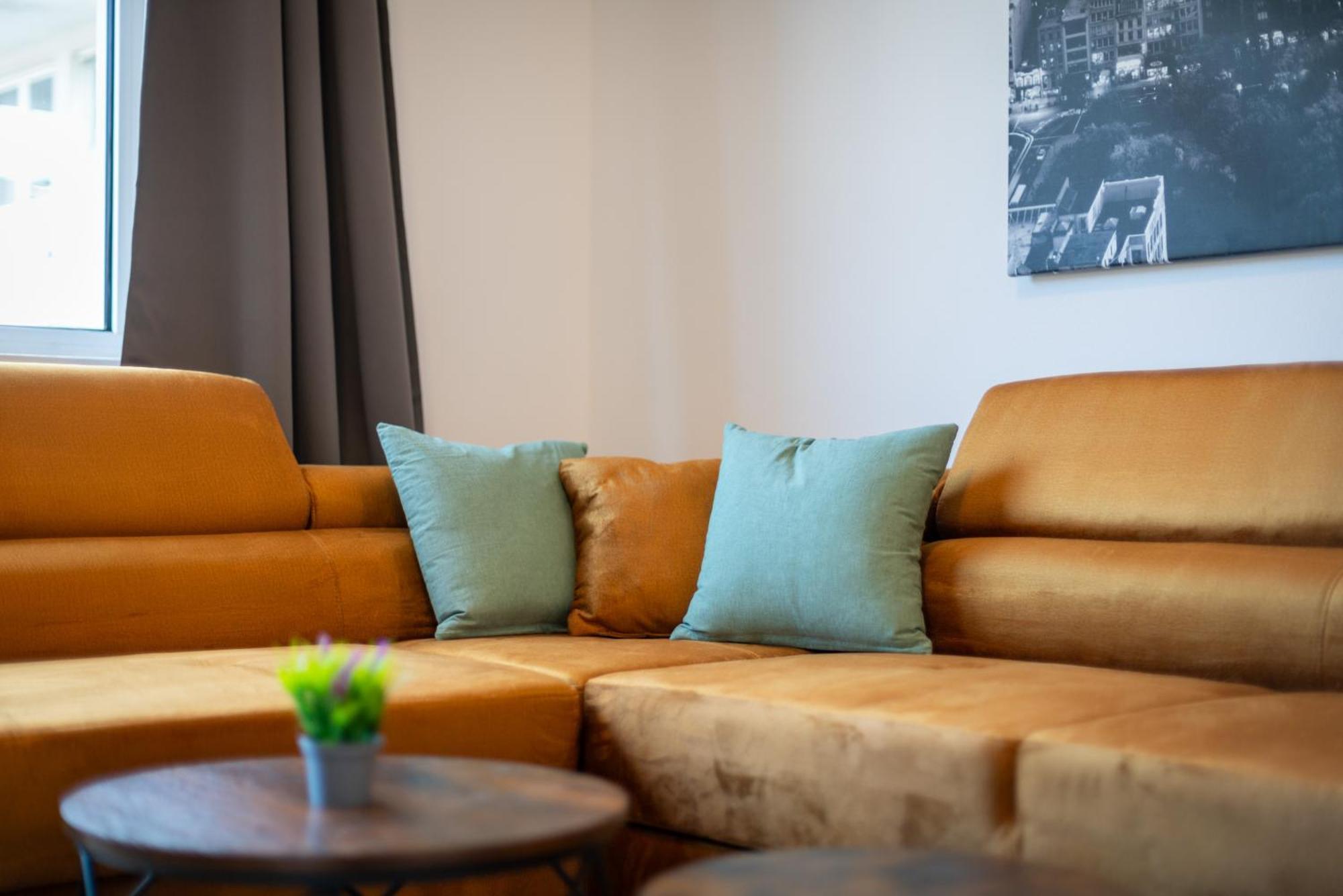Homely-apartment Manhattanart, Zentral, Parkplatz, Billard,ps4, Dart, Balkon * Bielefeld