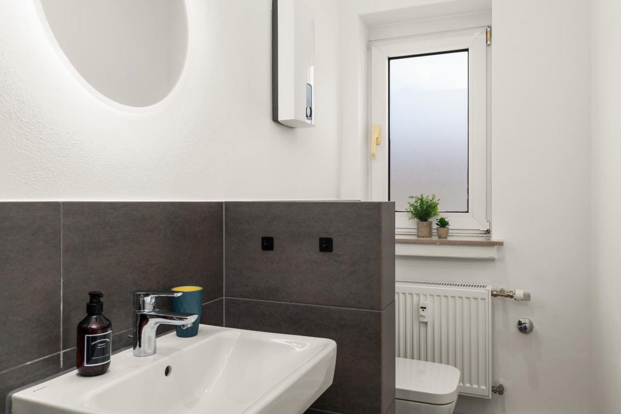 Homely-apartment Manhattanart, Zentral, Parkplatz, Billard,ps4, Dart, Balkon Apartment Bielefeld