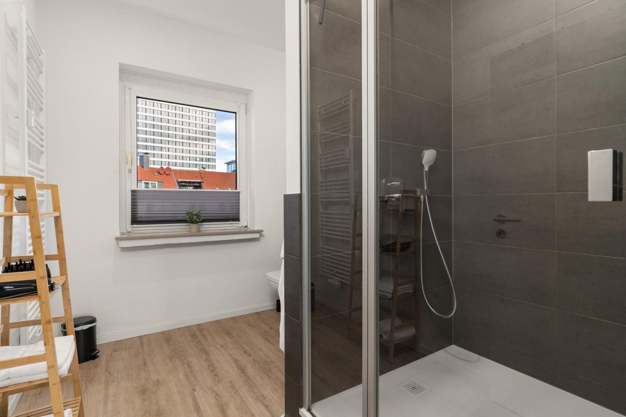 Homely-apartment Manhattanart, Zentral, Parkplatz, Billard,ps4, Dart, Balkon * Bielefeld